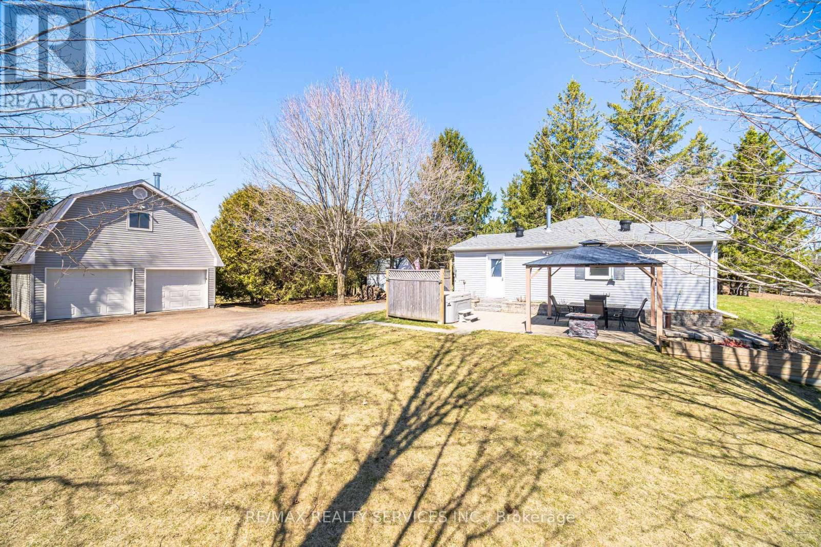 9765 TENTH SIDEROAD Image 44