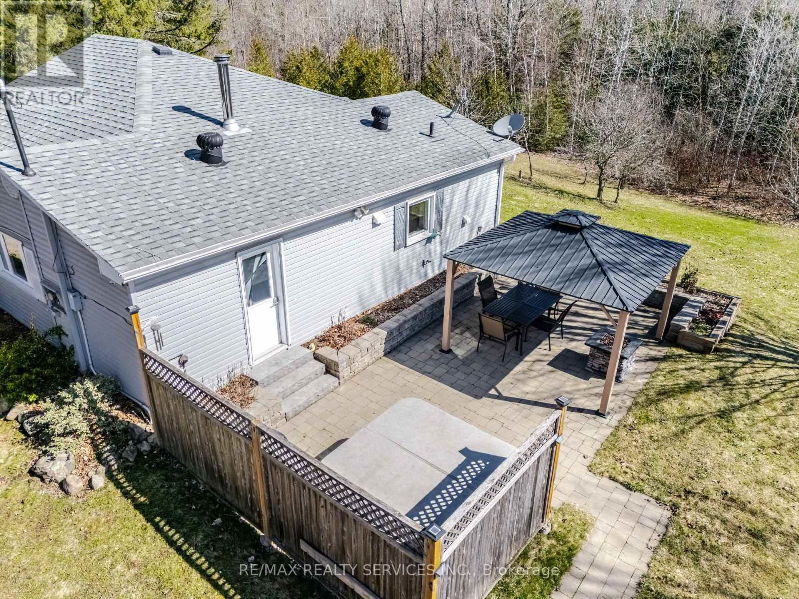 9765 TENTH SIDEROAD Image 45