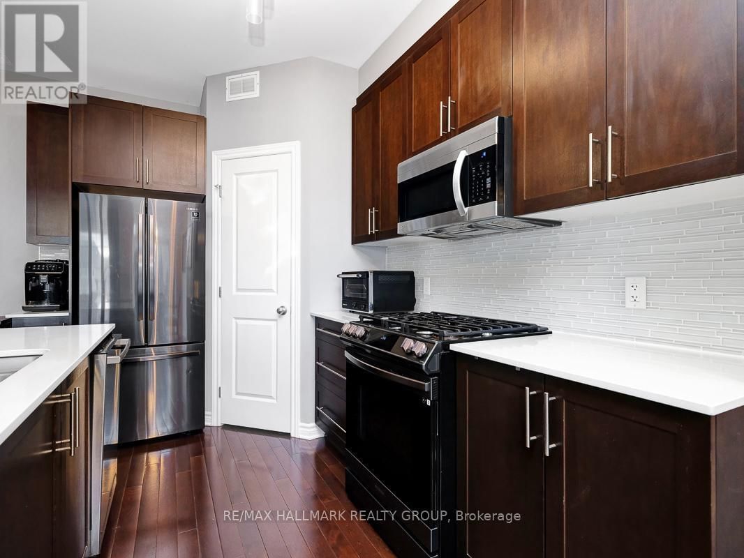 239 ESPIN HEIGHTS Image 16
