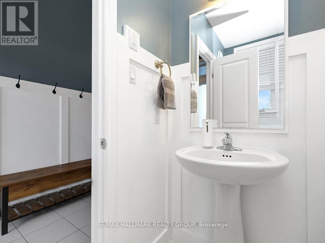 239 ESPIN HEIGHTS Image 17