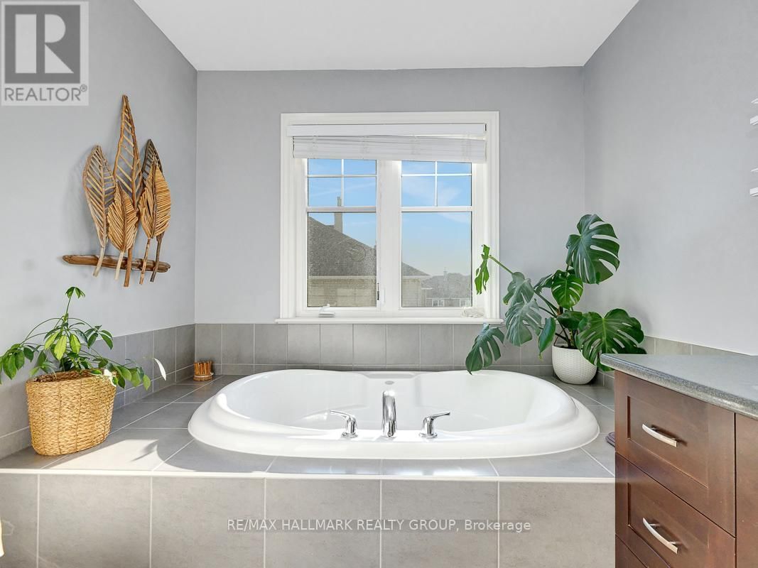 239 ESPIN HEIGHTS Image 25