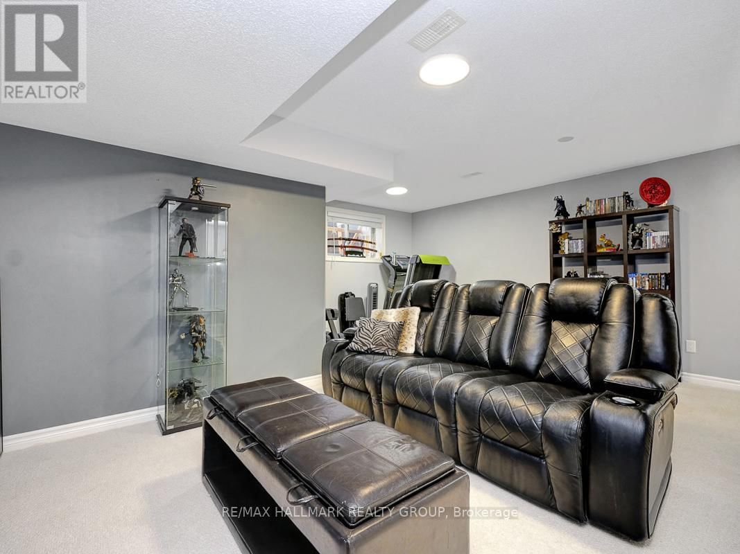 239 ESPIN HEIGHTS Image 32
