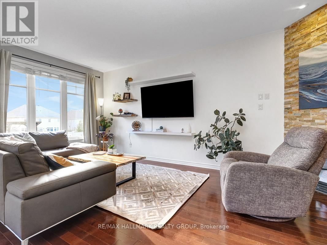239 ESPIN HEIGHTS Image 4