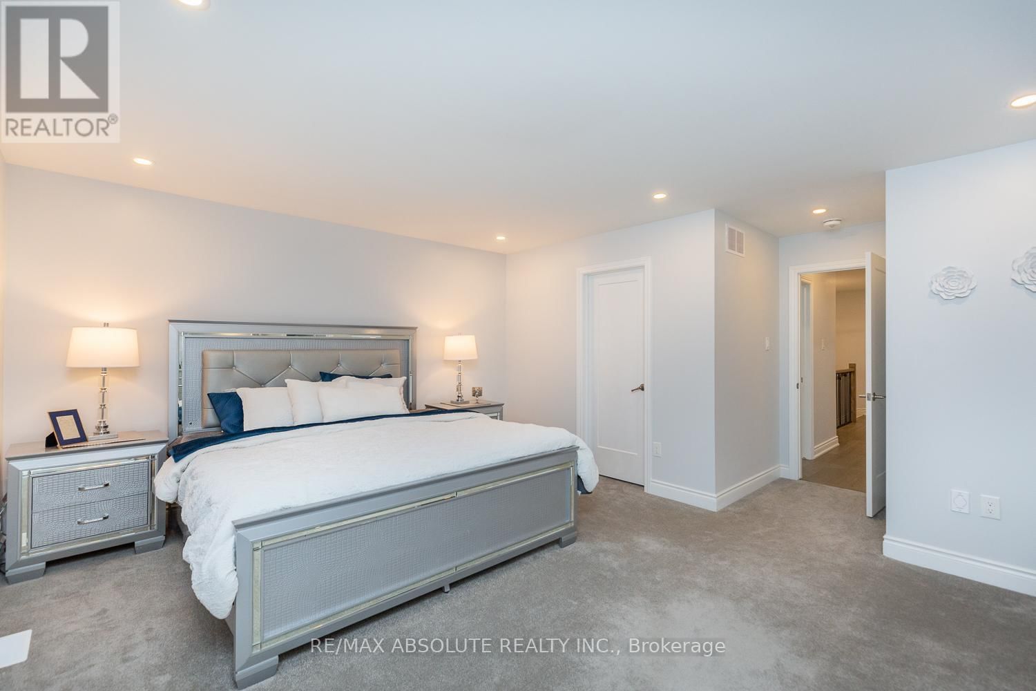 1019 APOLUNE STREET Image 32