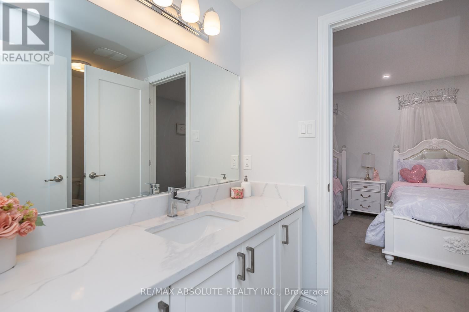 1019 APOLUNE STREET Image 39