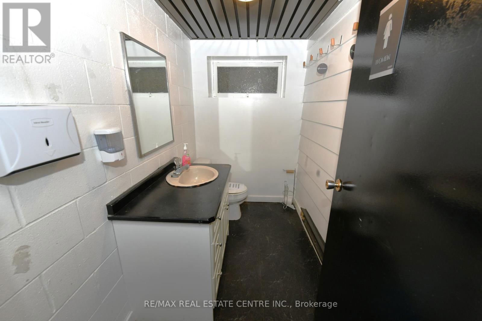 65 MAITLAND TERRACE Image 11