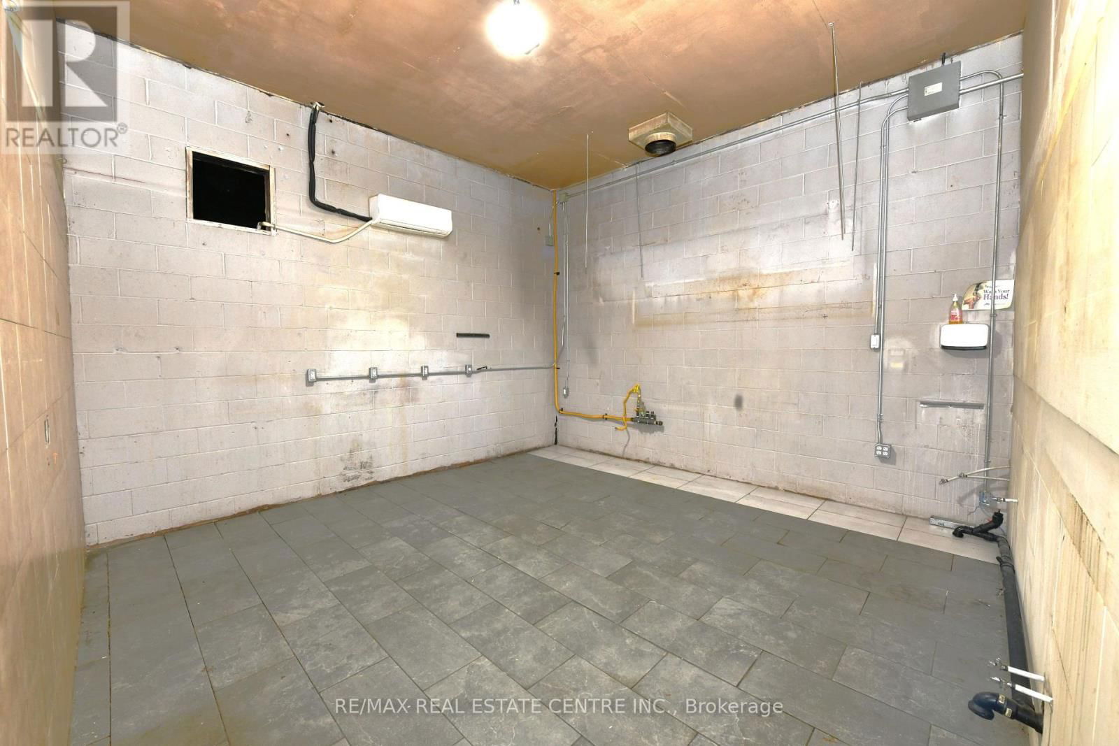 65 MAITLAND TERRACE Image 12