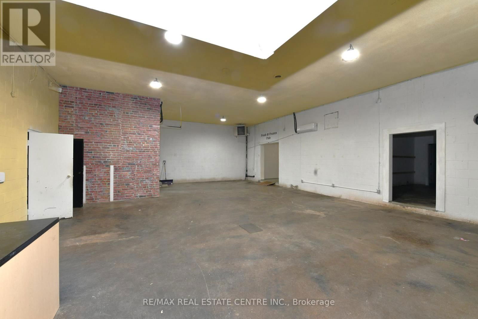 65 MAITLAND TERRACE Image 14
