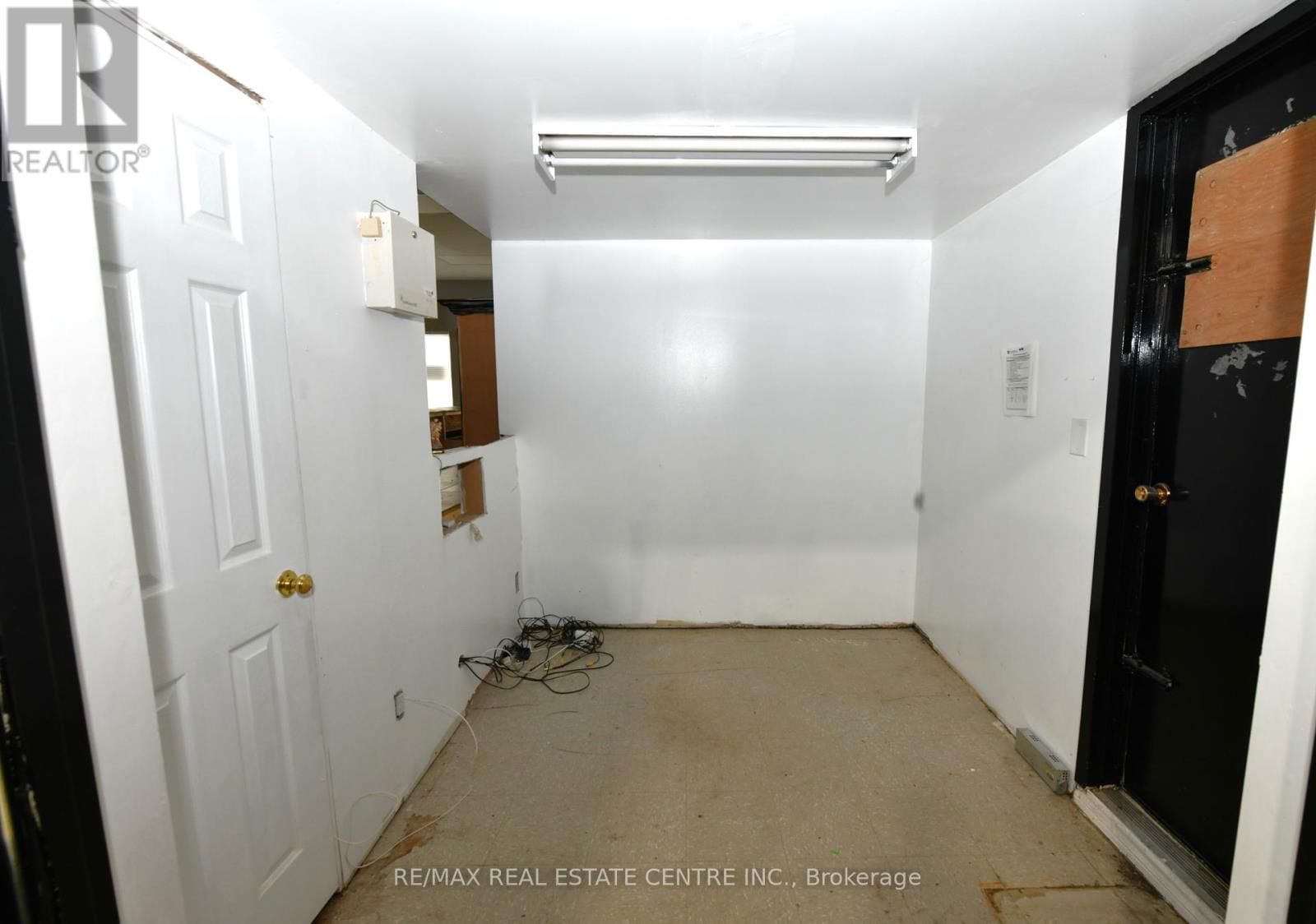 65 MAITLAND TERRACE Image 15