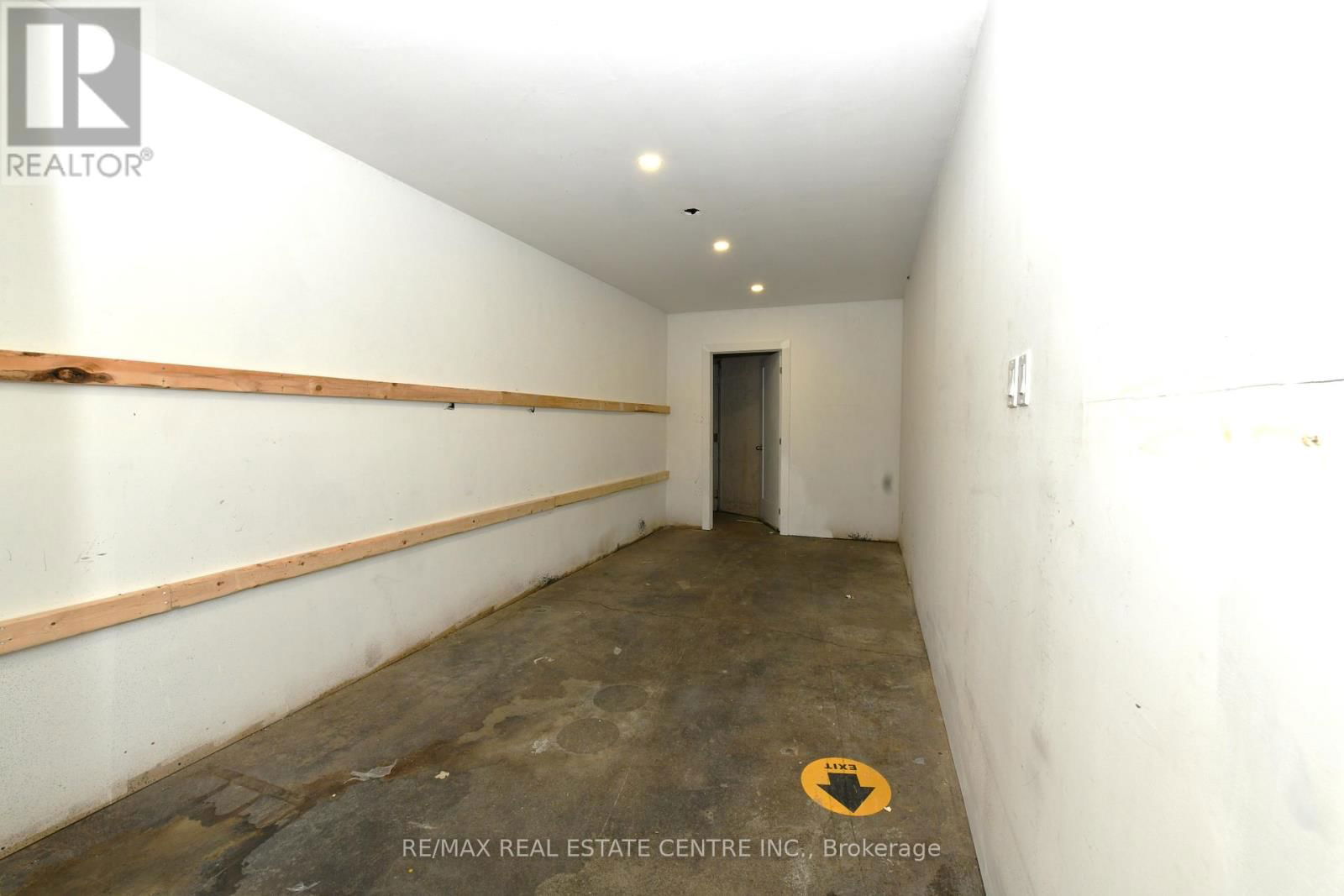 65 MAITLAND TERRACE Image 19
