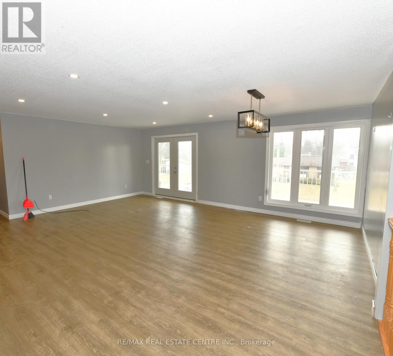 65 MAITLAND TERRACE Image 21