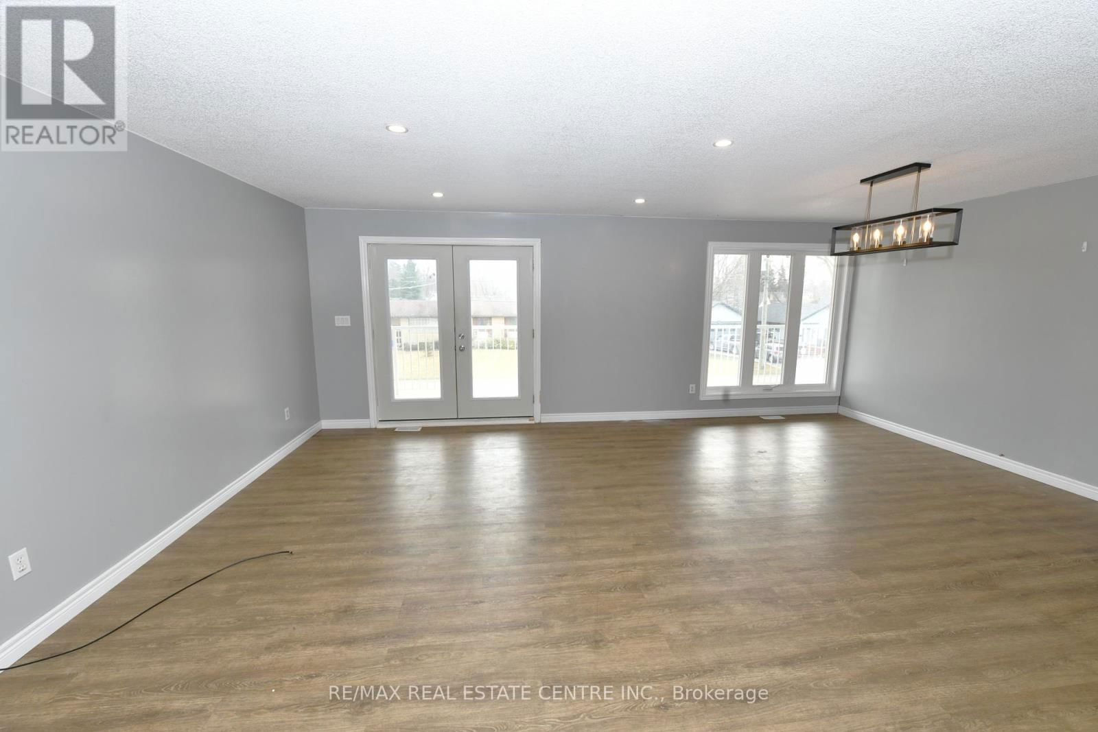 65 MAITLAND TERRACE Image 22