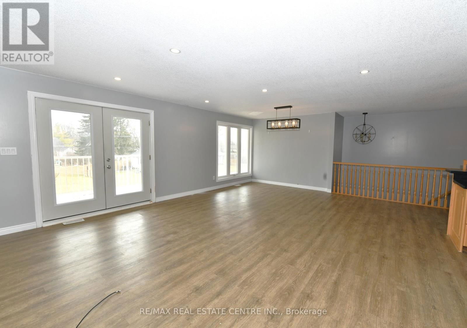 65 MAITLAND TERRACE Image 23