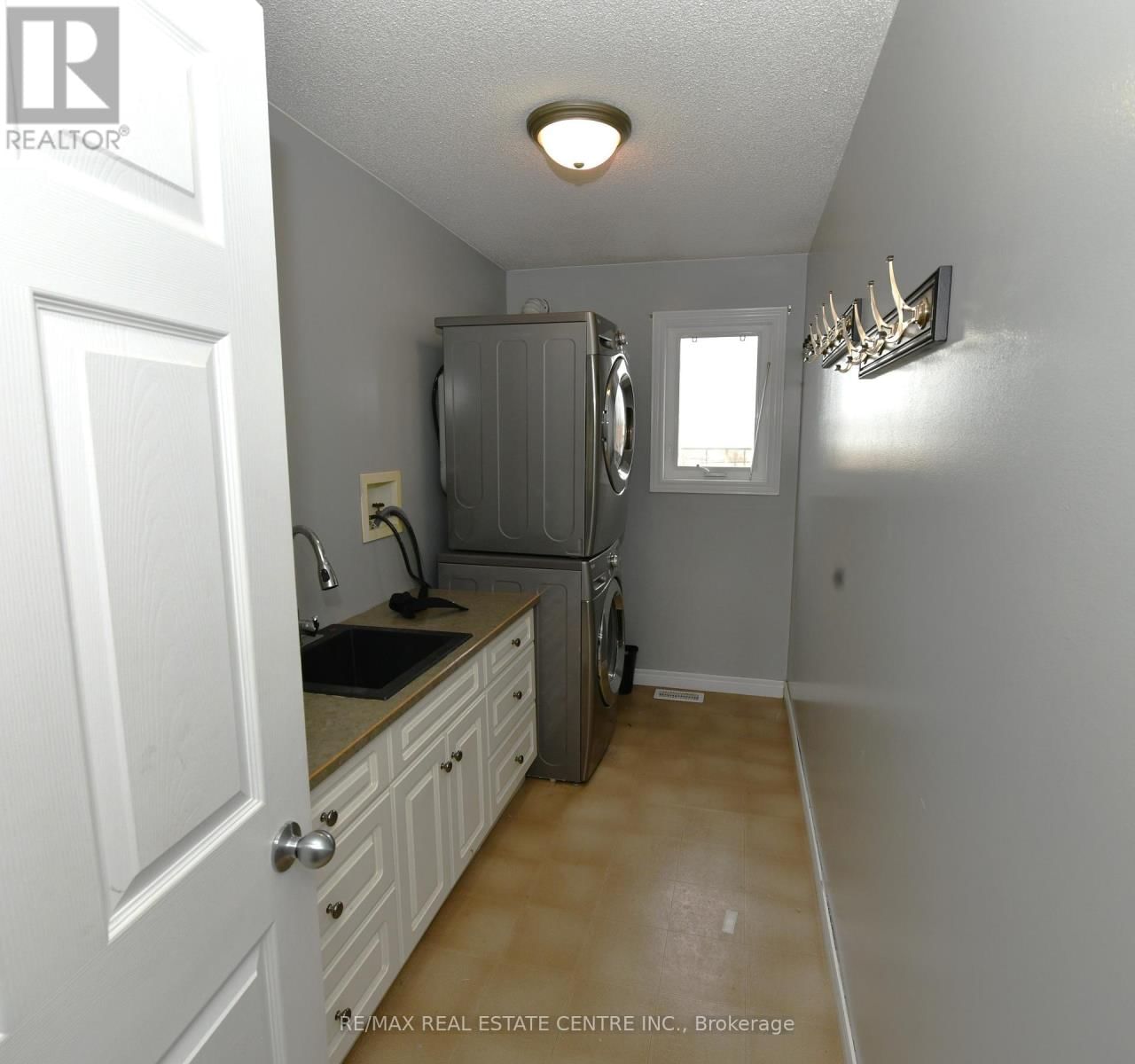 65 MAITLAND TERRACE Image 26