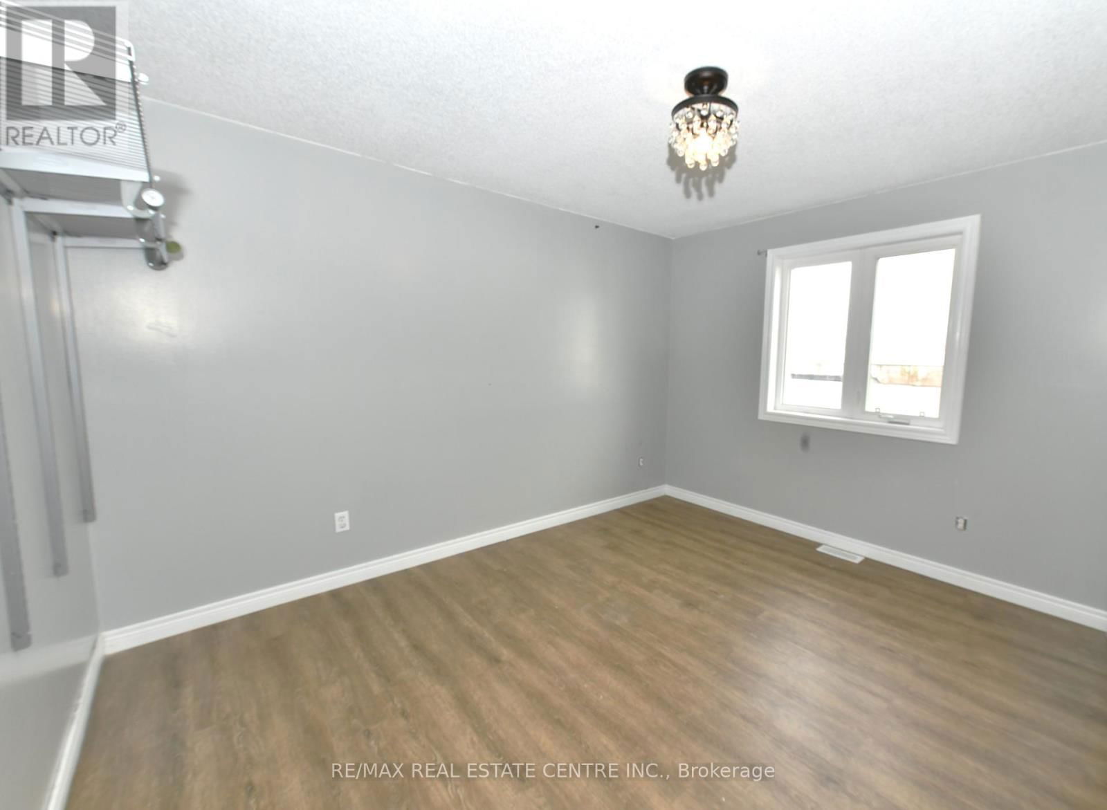 65 MAITLAND TERRACE Image 27