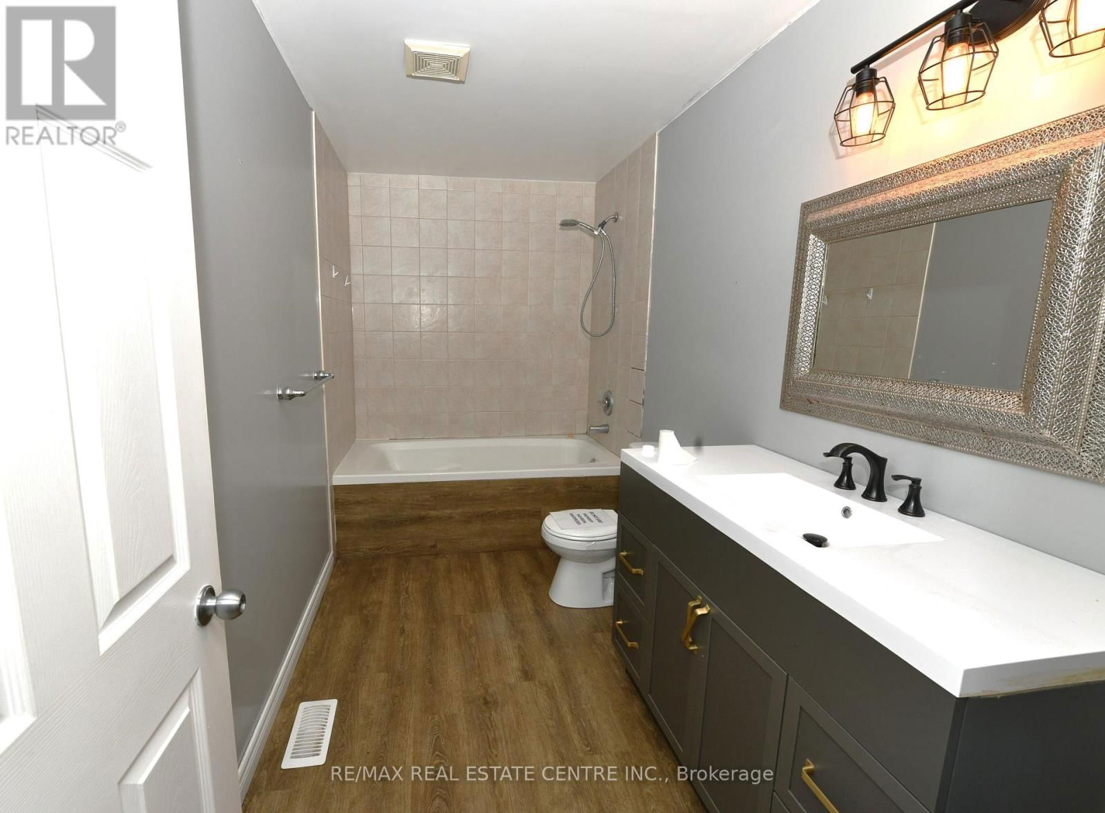 65 MAITLAND TERRACE Image 30