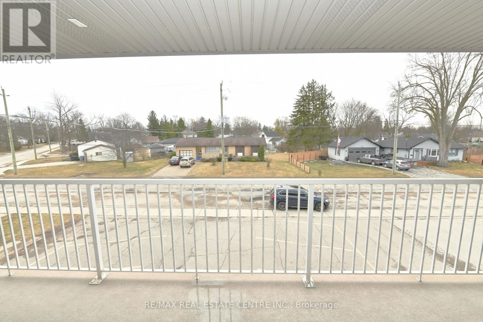 65 MAITLAND TERRACE Image 32