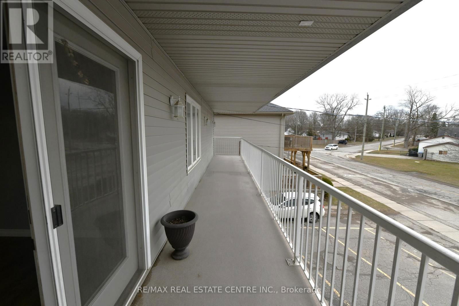 65 MAITLAND TERRACE Image 33
