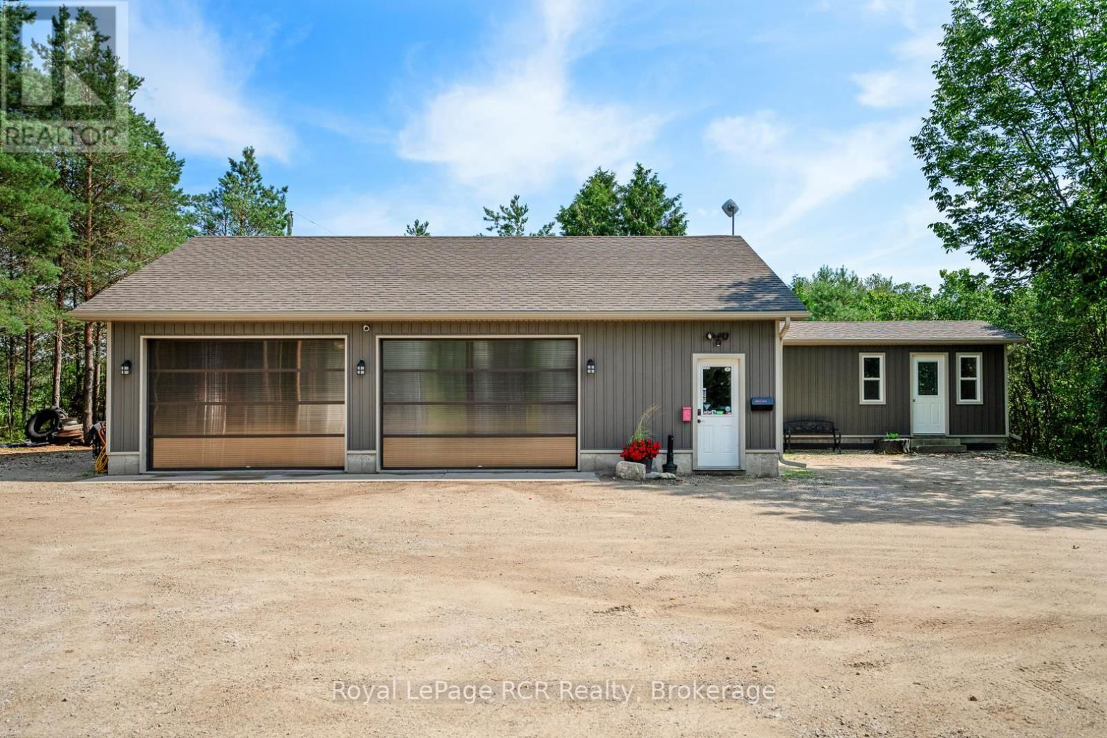 302769 DOUGLAS STREET Image 12