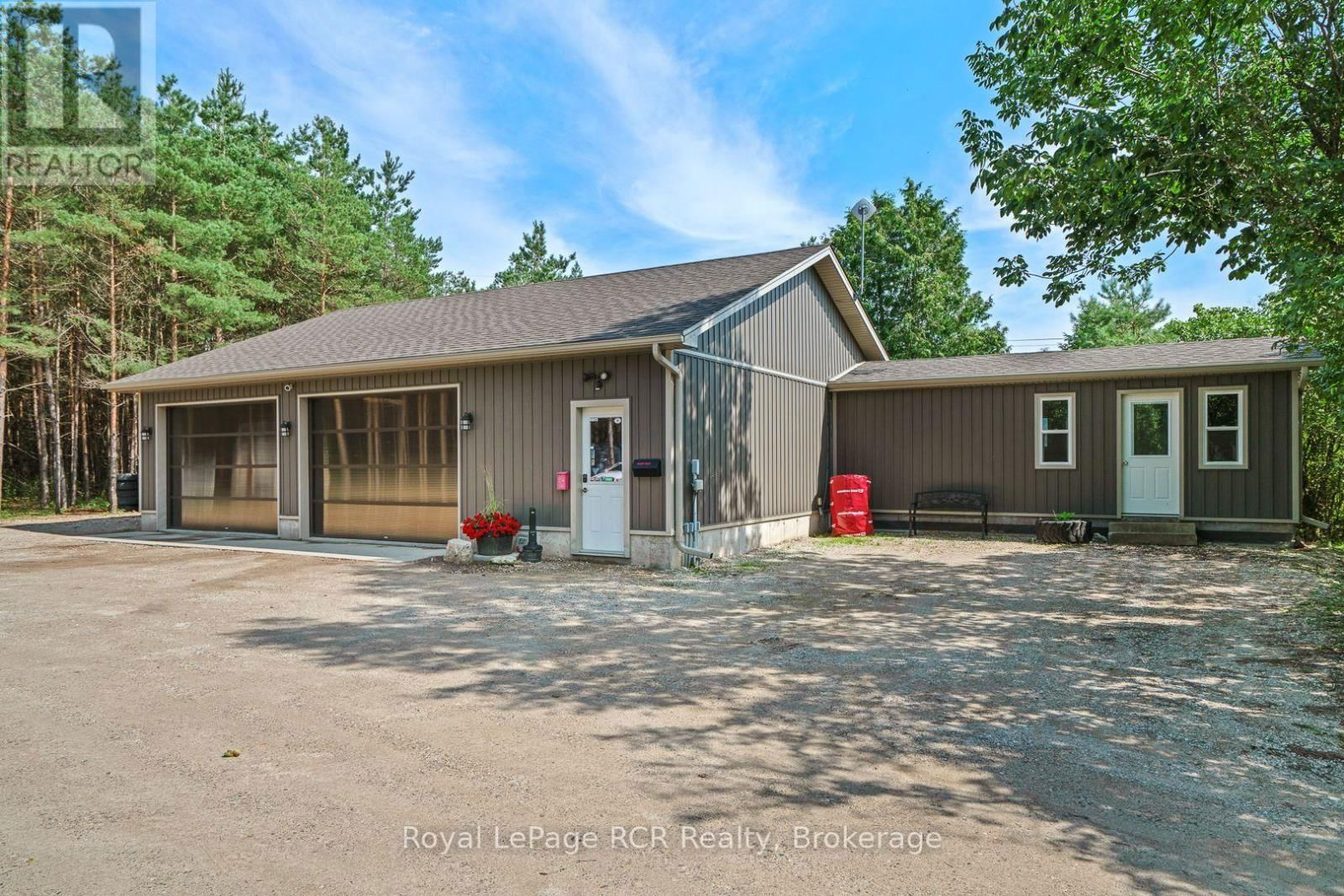 302769 DOUGLAS STREET Image 13