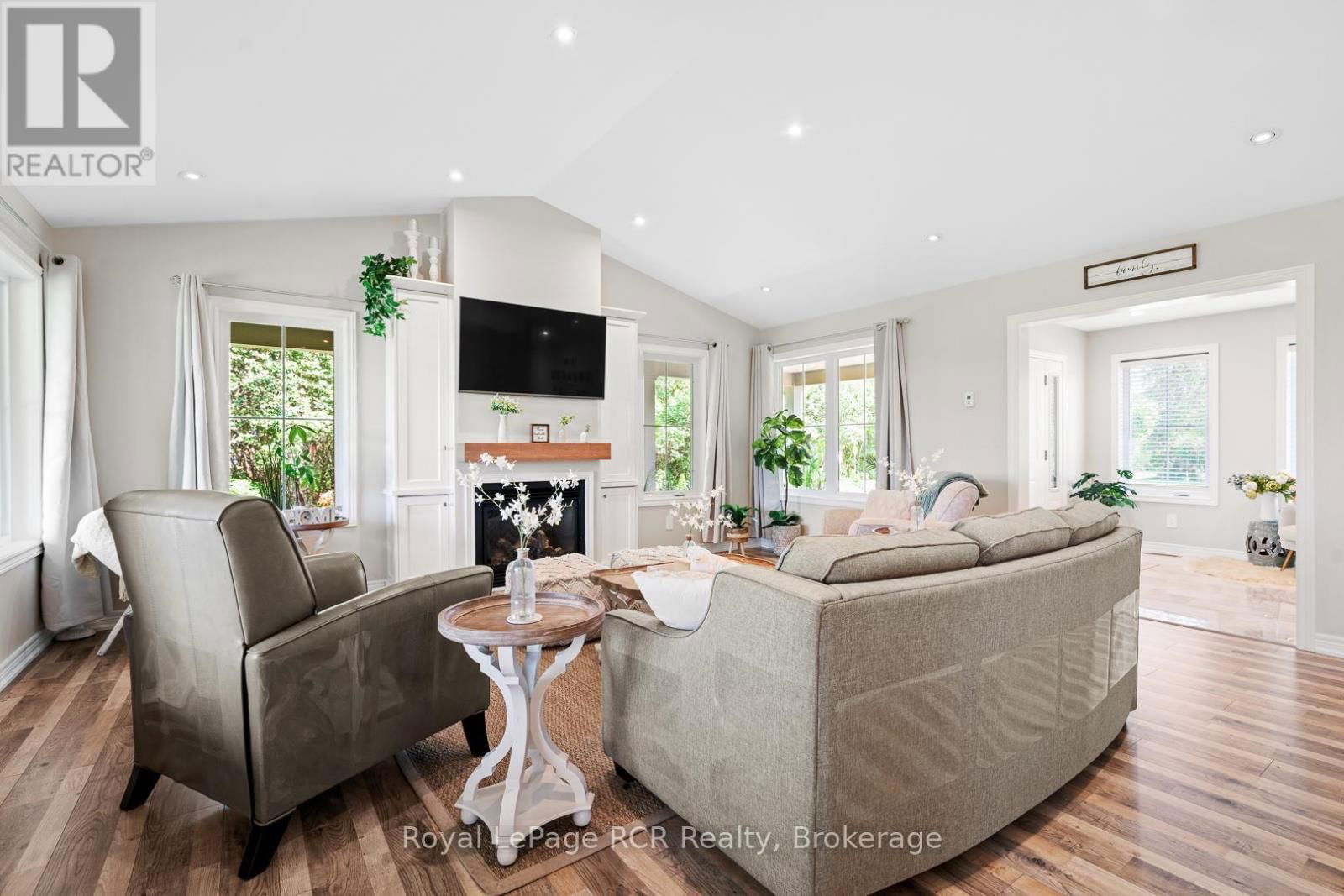 302769 DOUGLAS STREET Image 24