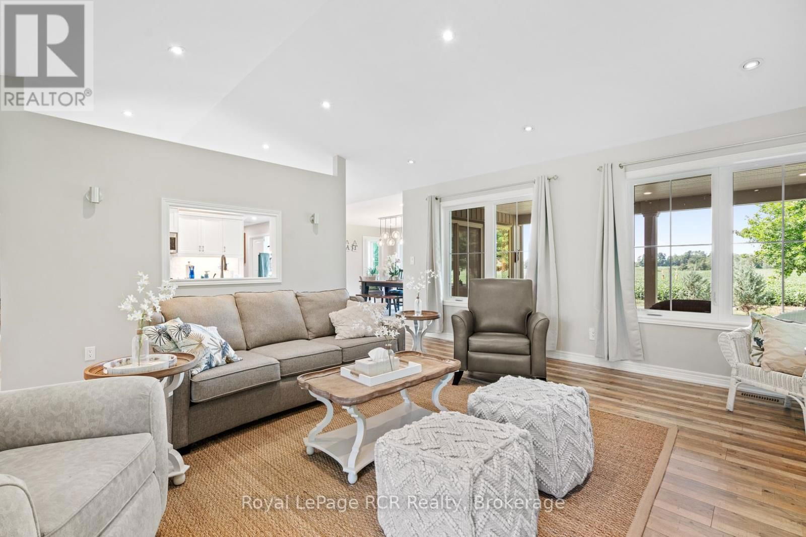 302769 DOUGLAS STREET Image 25