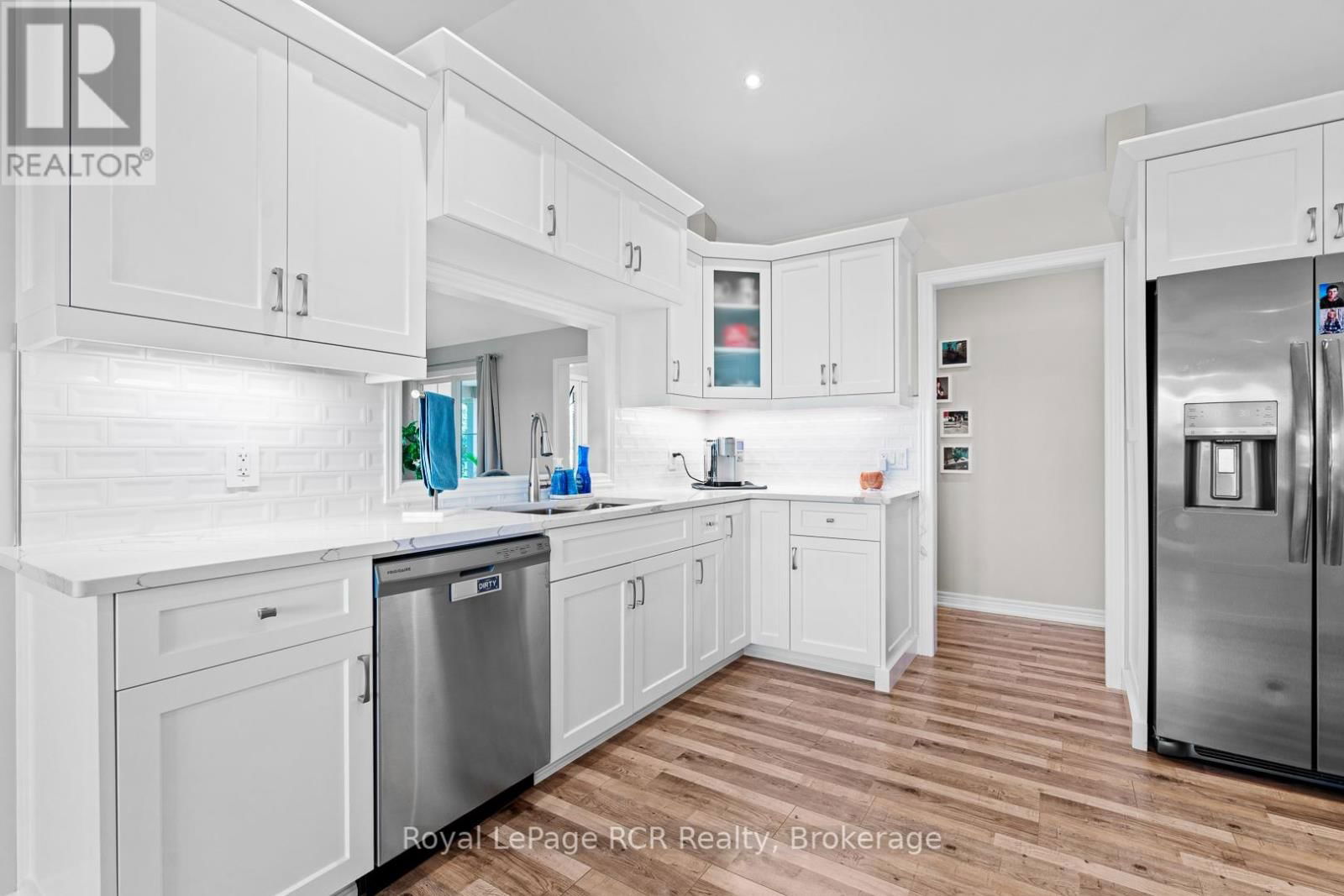 302769 DOUGLAS STREET Image 28