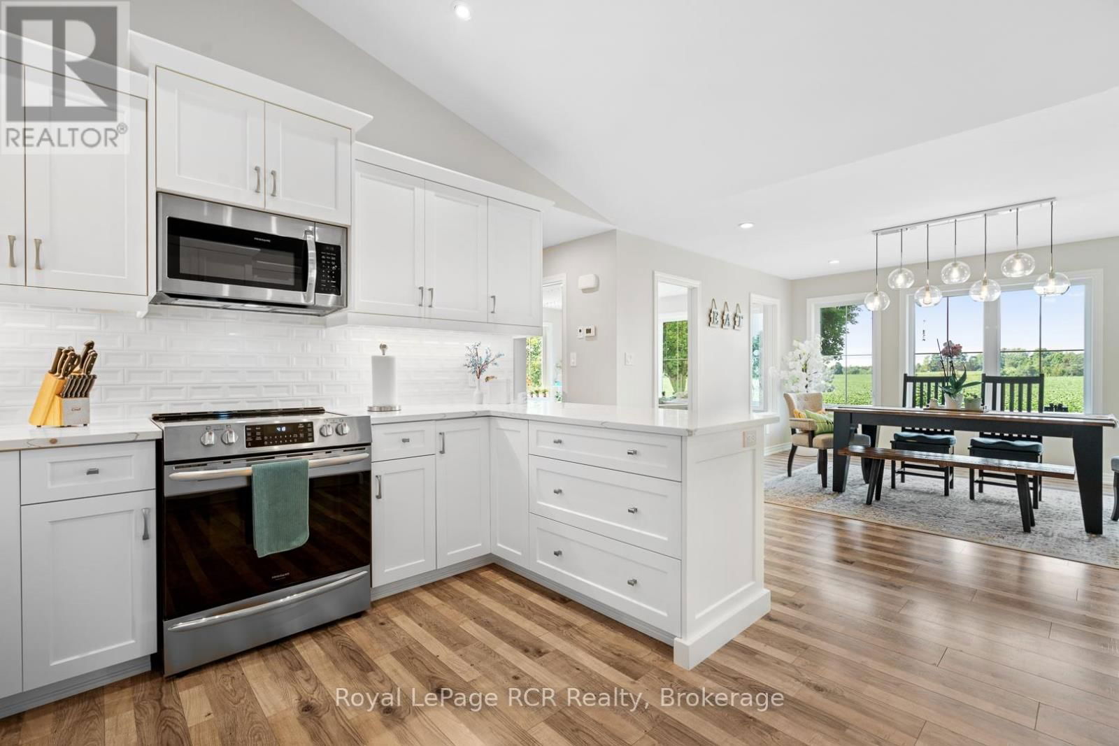 302769 DOUGLAS STREET Image 29
