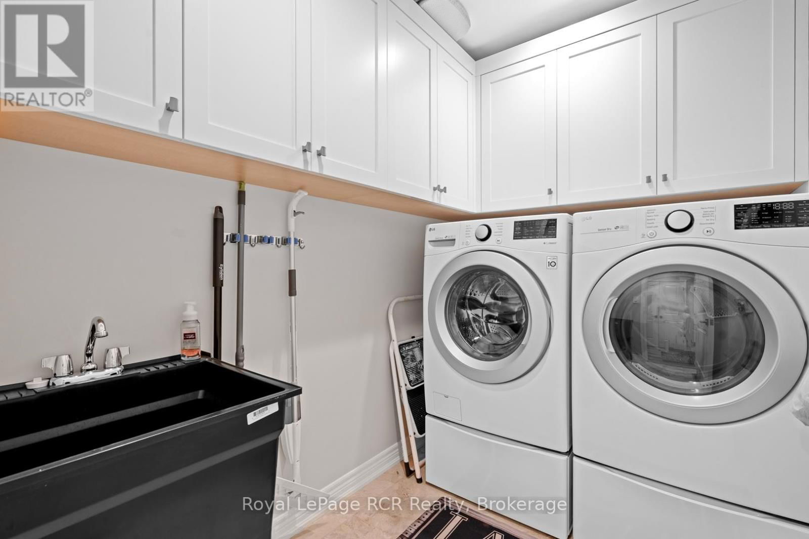 302769 DOUGLAS STREET Image 33