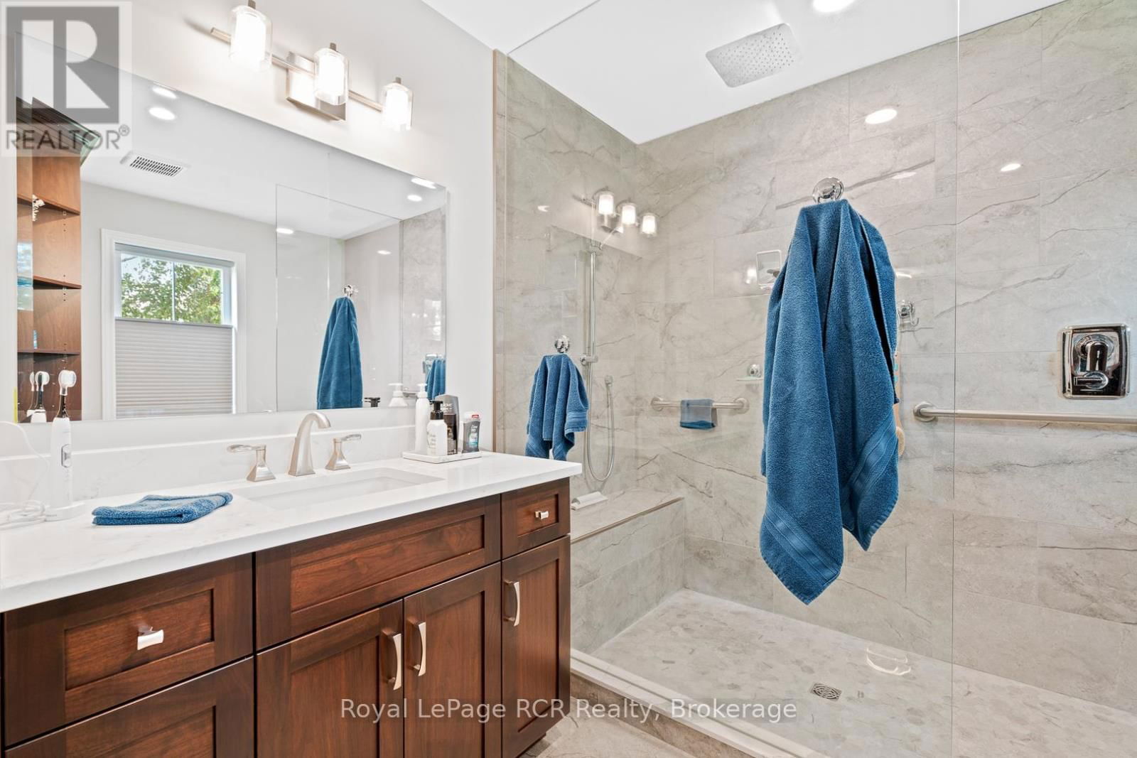 302769 DOUGLAS STREET Image 36