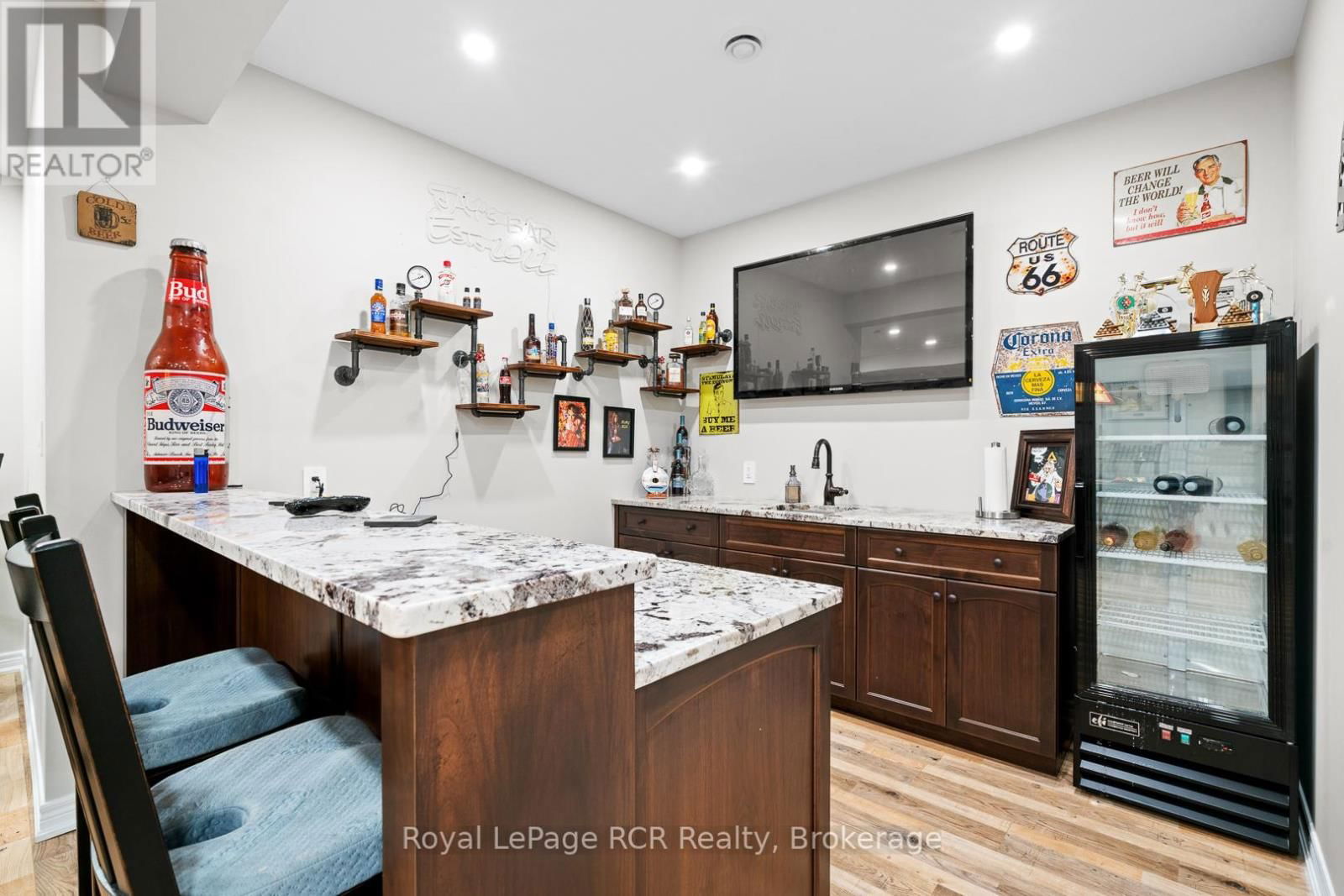302769 DOUGLAS STREET Image 45