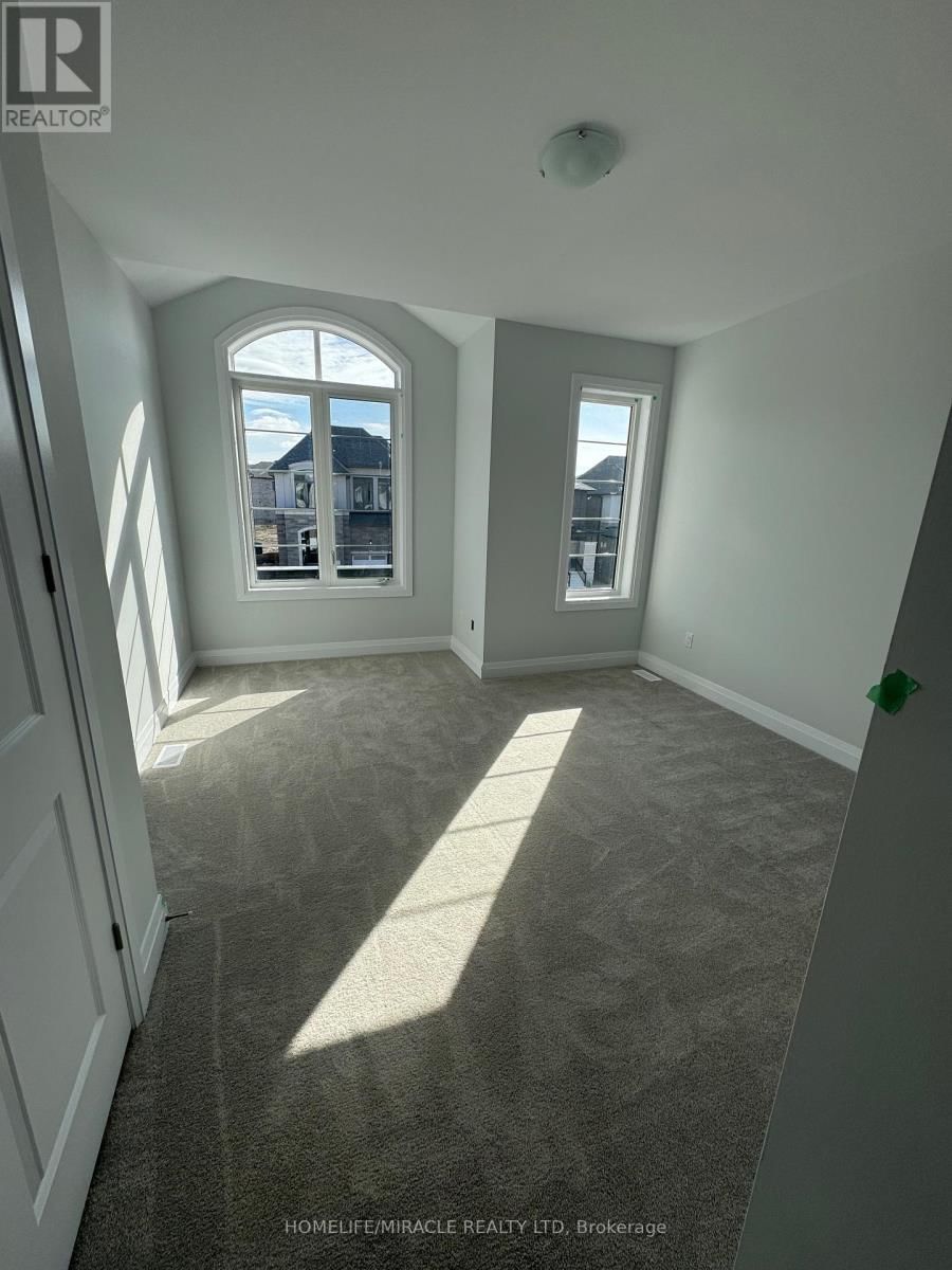 229 HARDWOOD AVENUE Image 10