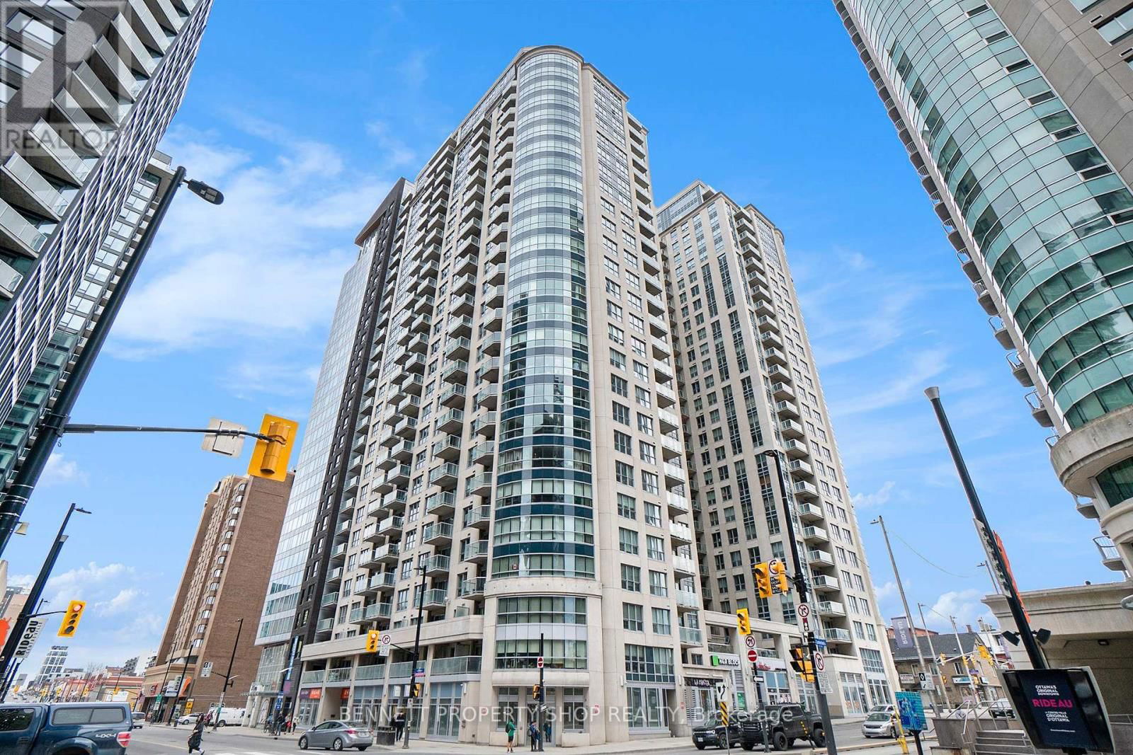 807 - 242 RIDEAU STREET Image 1