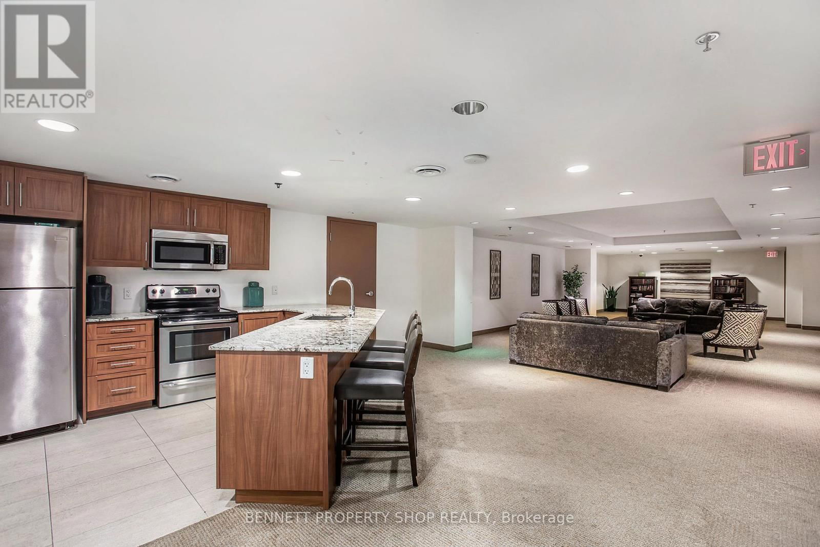 807 - 242 RIDEAU STREET Image 11