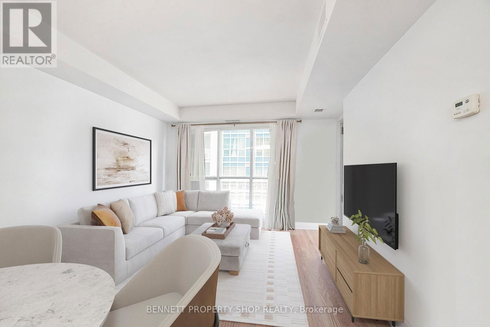 807 - 242 RIDEAU STREET Image 6