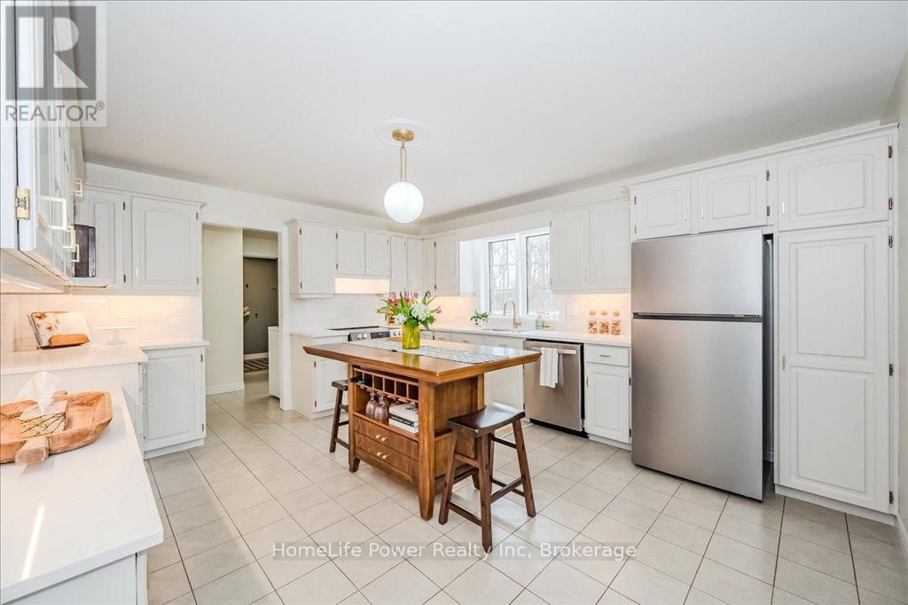 4080 VICTORIA ROAD SOUTH Image 15