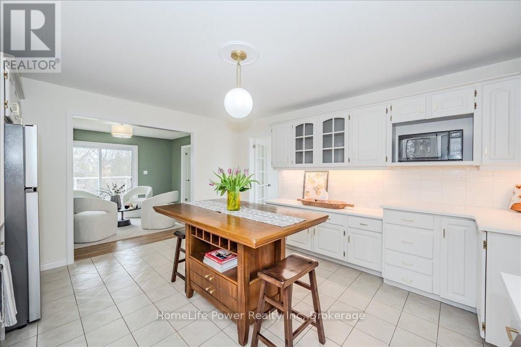 4080 VICTORIA ROAD SOUTH Image 18