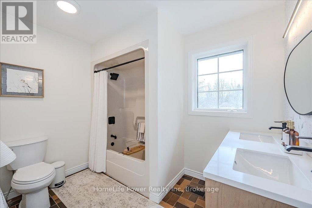 4080 VICTORIA ROAD SOUTH Image 29
