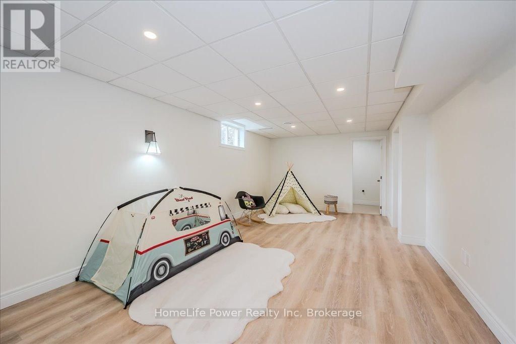 4080 VICTORIA ROAD SOUTH Image 35