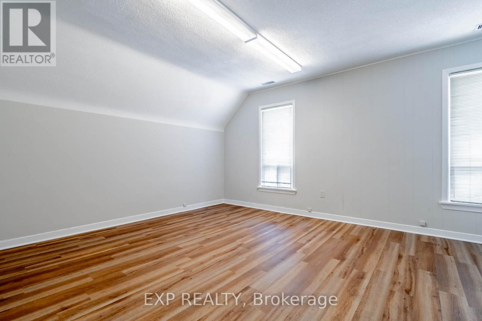 48 CARLISLE STREET Image 18