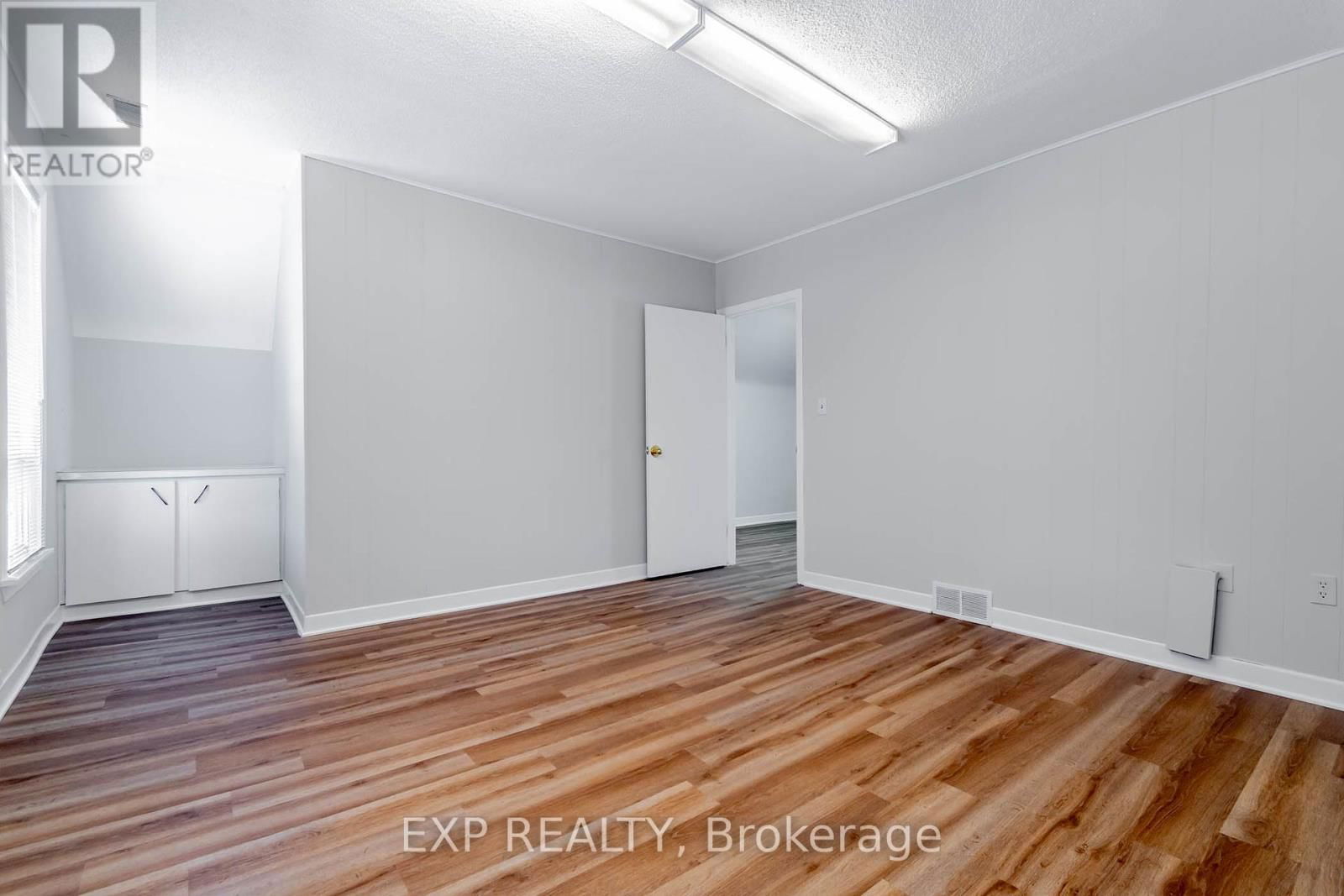 48 CARLISLE STREET Image 19