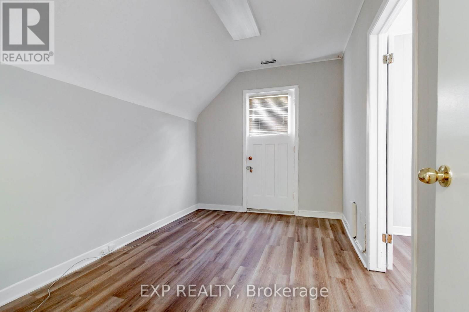 48 CARLISLE STREET Image 21