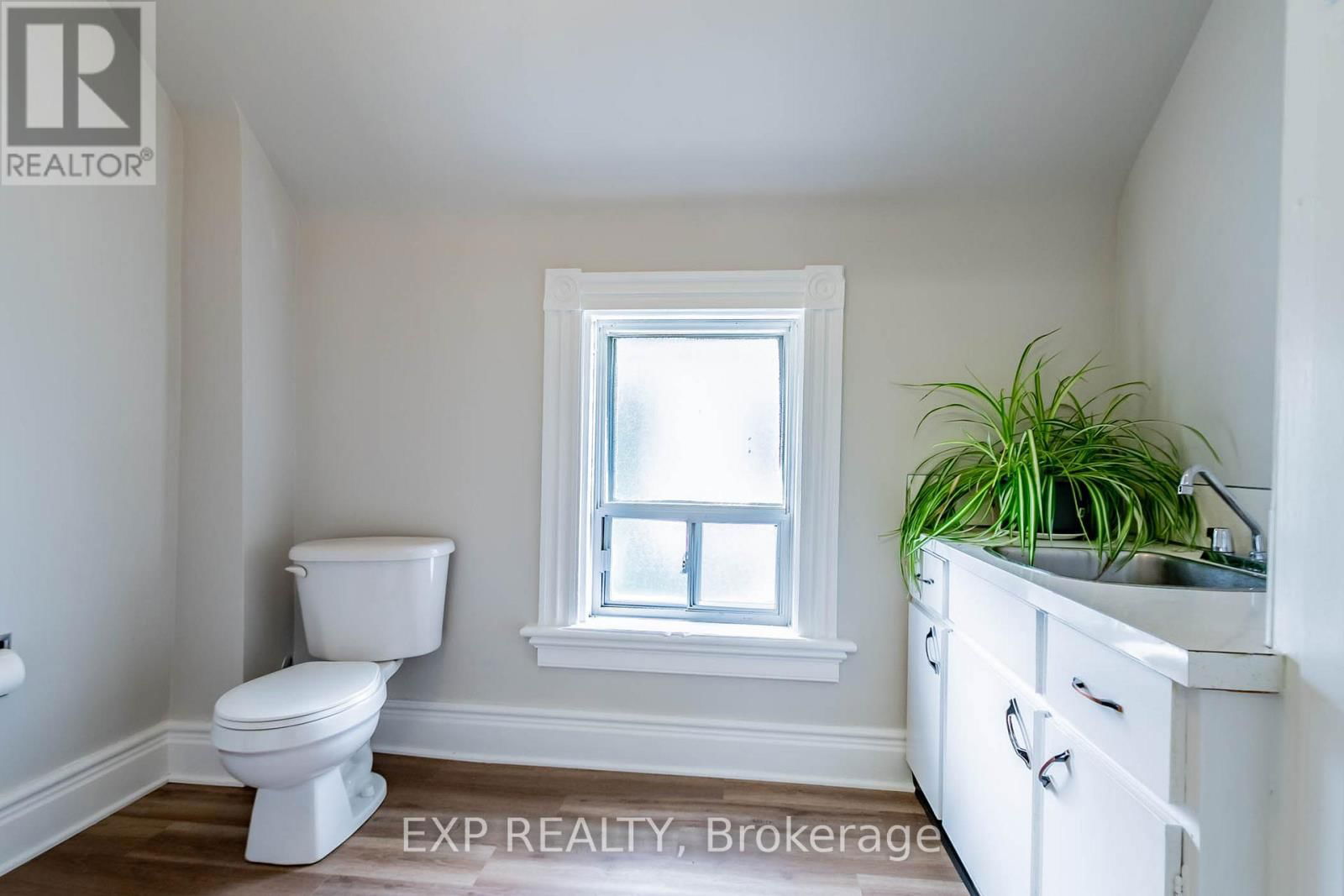 48 CARLISLE STREET Image 25
