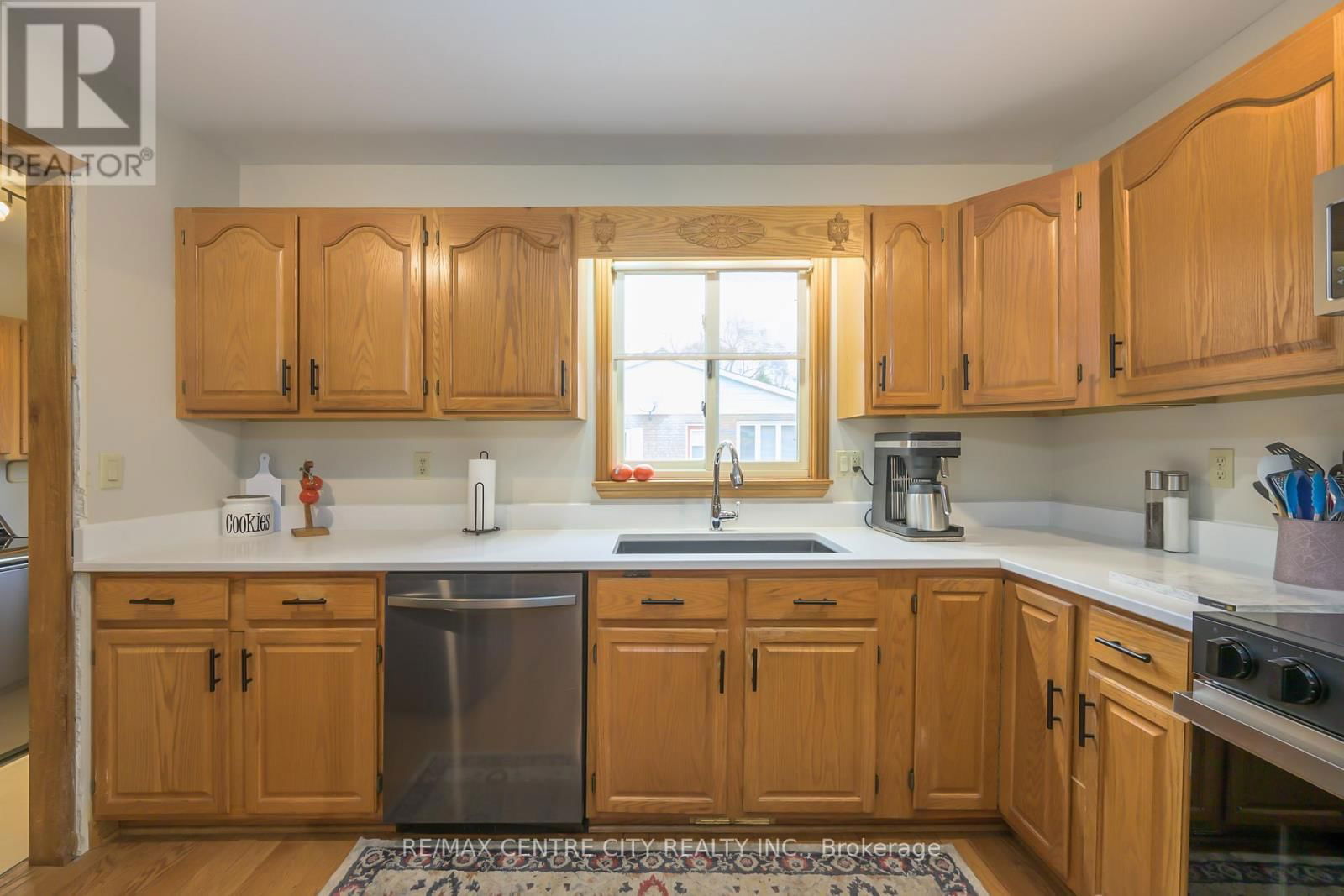 116 HURON AVENUE Image 10