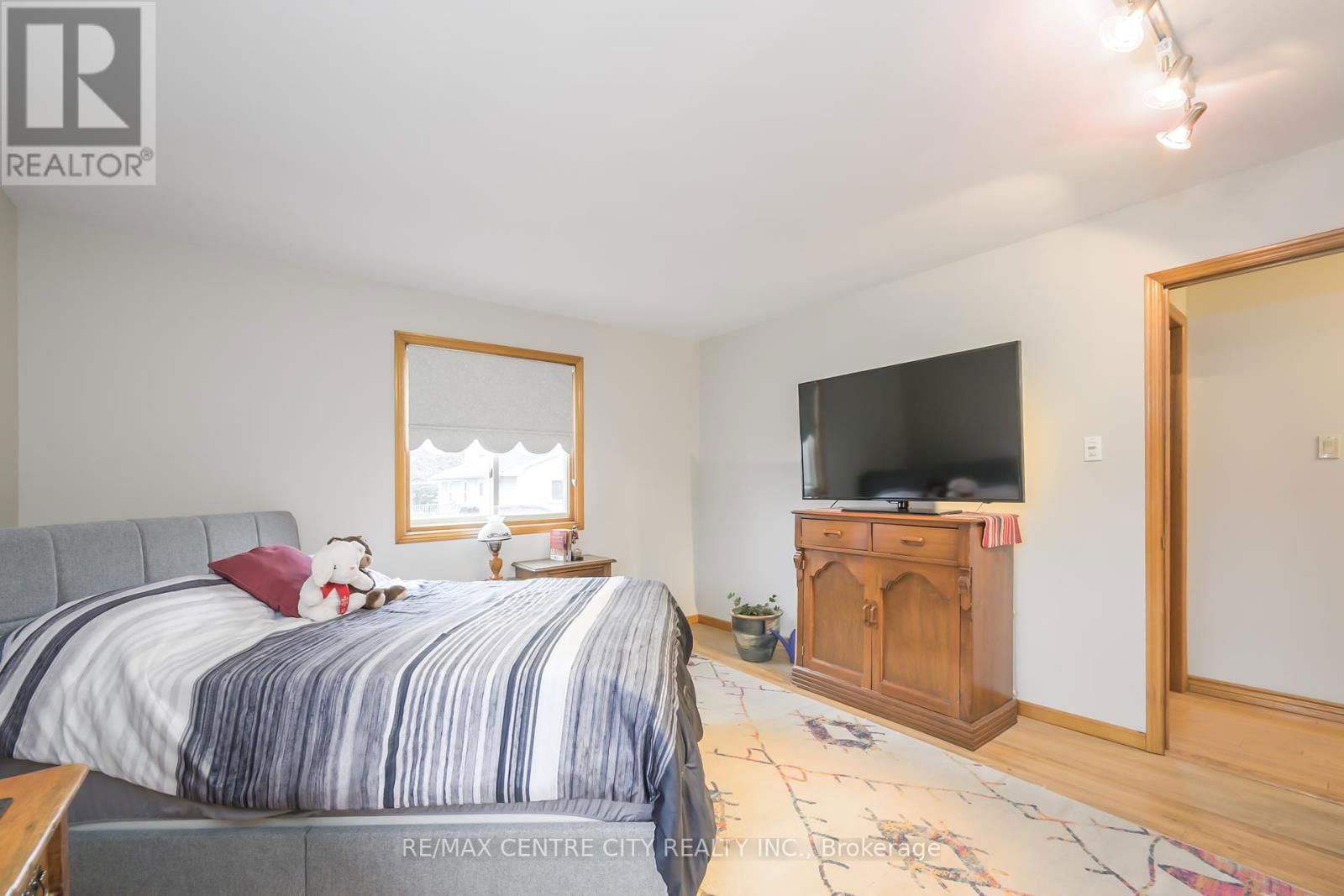 116 HURON AVENUE Image 15
