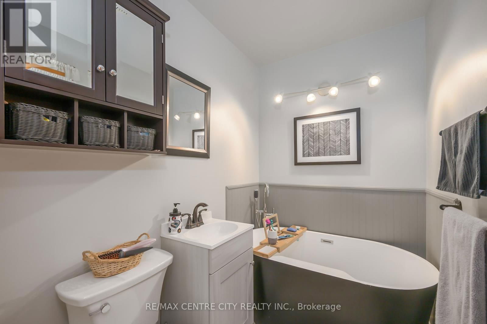 116 HURON AVENUE Image 16