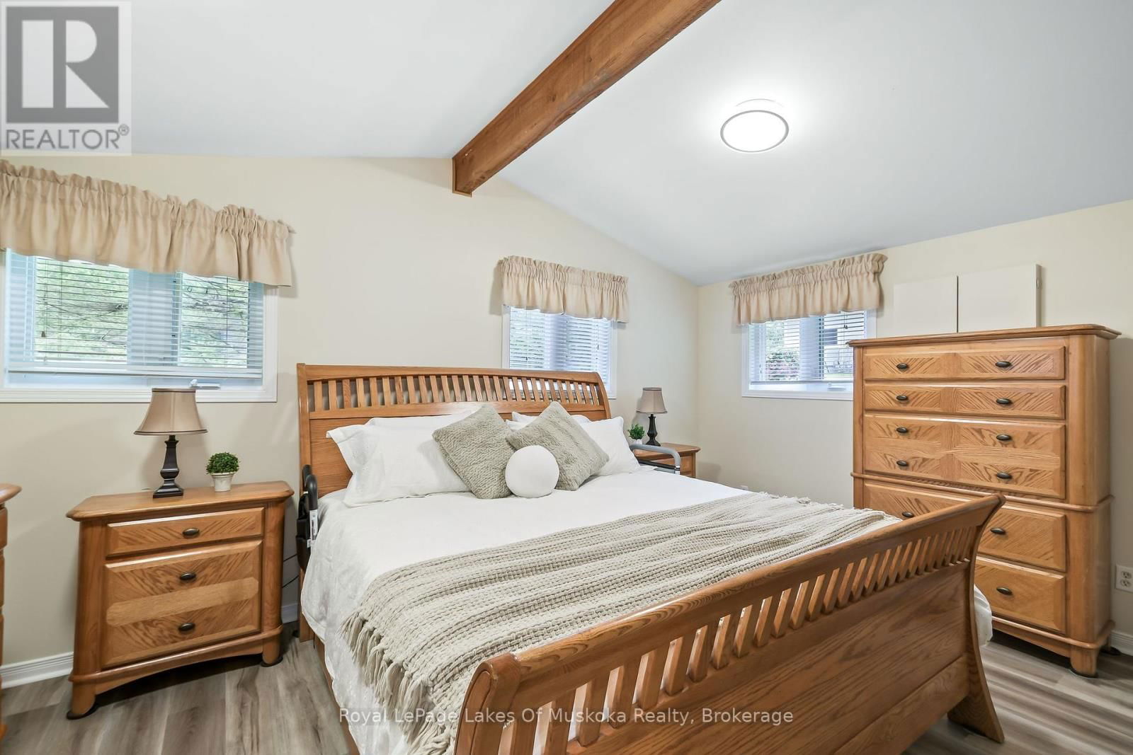 1019 LAKESHORE ROAD NORTH Image 22