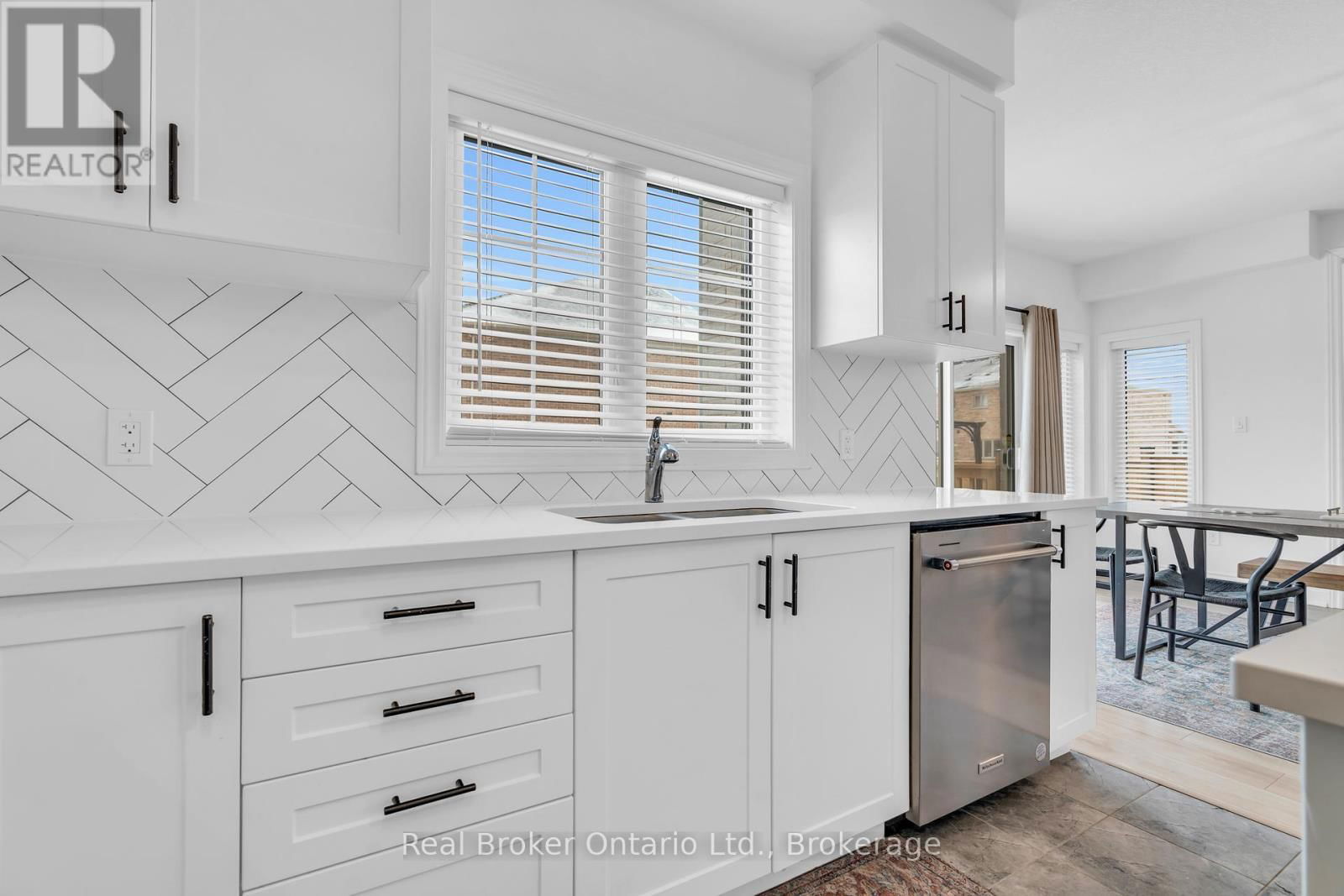 14 VENTURE WAY Image 15