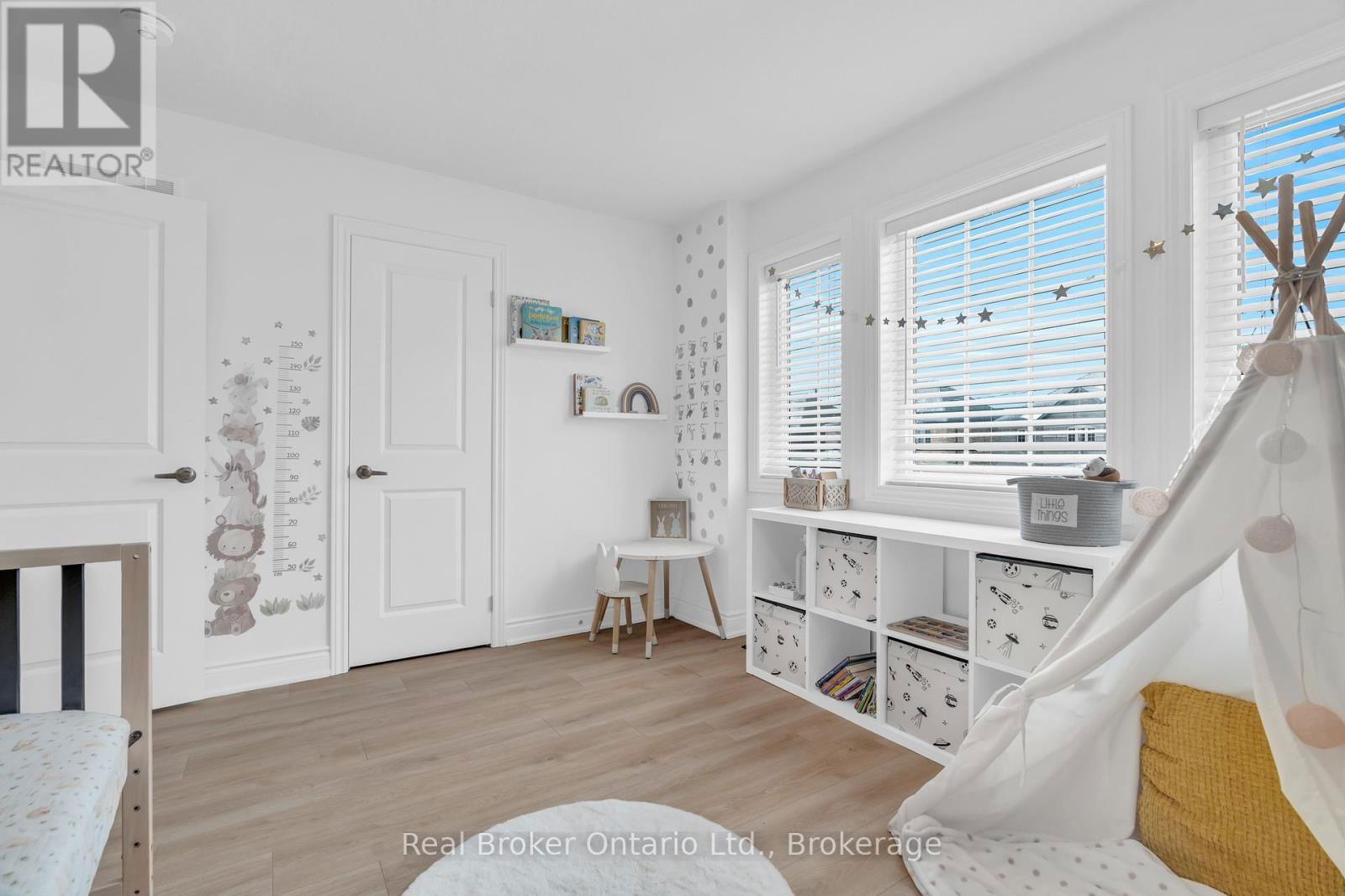 14 VENTURE WAY Image 25