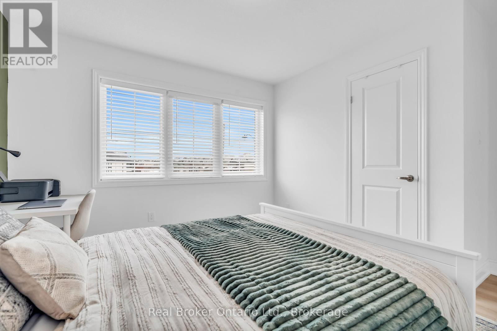 14 VENTURE WAY Image 27